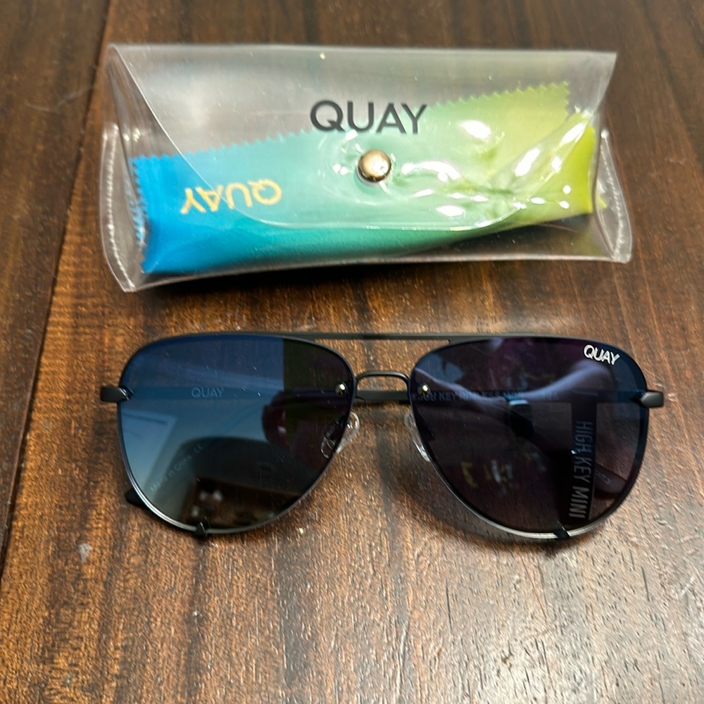 Quay High Key Mini Black Frame Blue Lens